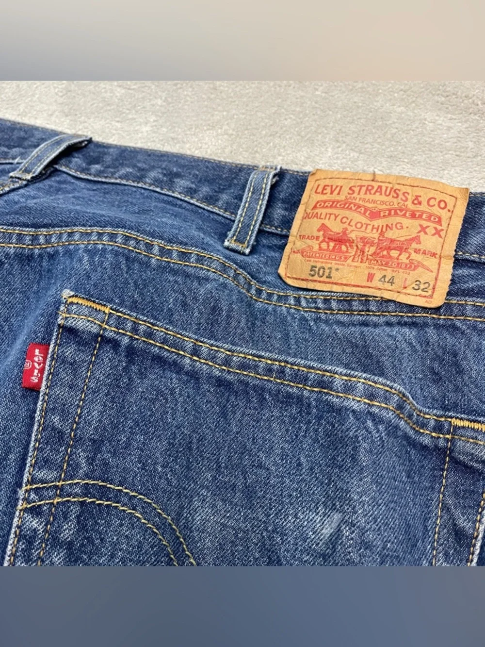 Levis 501 Jeans Mens 44x32 Blue Denim Straight Leg Button Fly cotton Tag